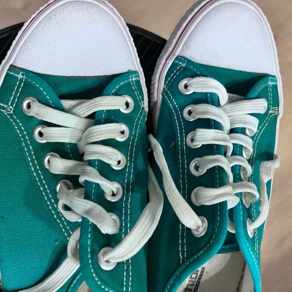 Stylish Dark Green Canvas Sneakers – Size 9 (US) / 43 (EU) - Picture 10 of 14